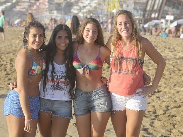 Arena, sol, mar y amigos en Reñaca