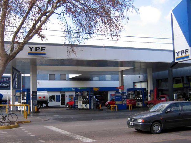 YPF dejará de producir nafta común