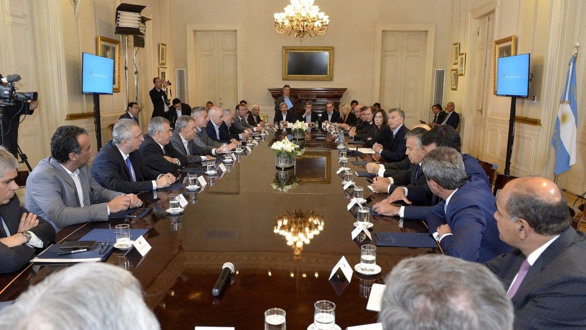 La firma del Consenso Fiscal 2018, por el que la Naci&oacute;n pagar&aacute; a Mendoza $2.700 millones que le adeuda.