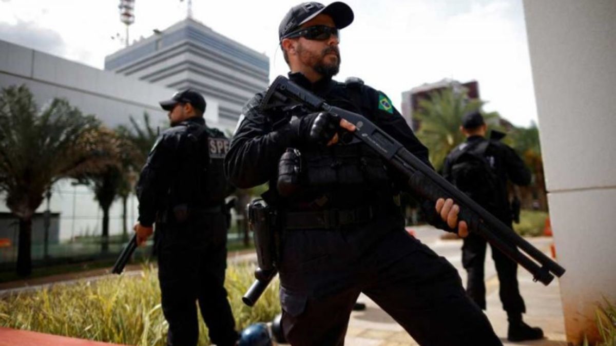 Dos estudiantes murieron al ser atacados por un ex alumno en una escuela de Brasil