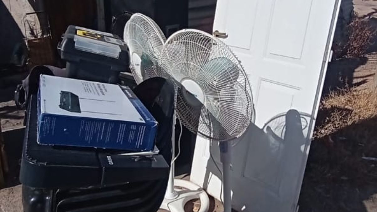 Desconocidos se metieron a una iglesia evangélica del Campo Pappa, en Godoy Cruz, y se llevaron todo lo reducible. Canes de la policía siguieron la pista y llegaron a una casa vecina, donde no había nadie, y encontraron lo sustraído y droga.