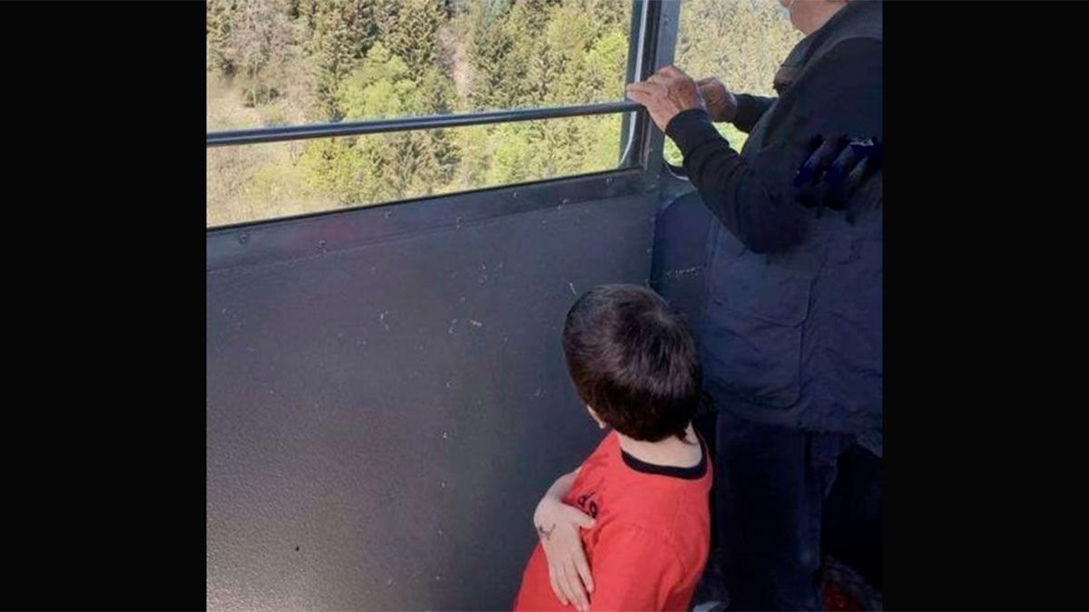 El niño del accidente del teleférico pidió por su mamá