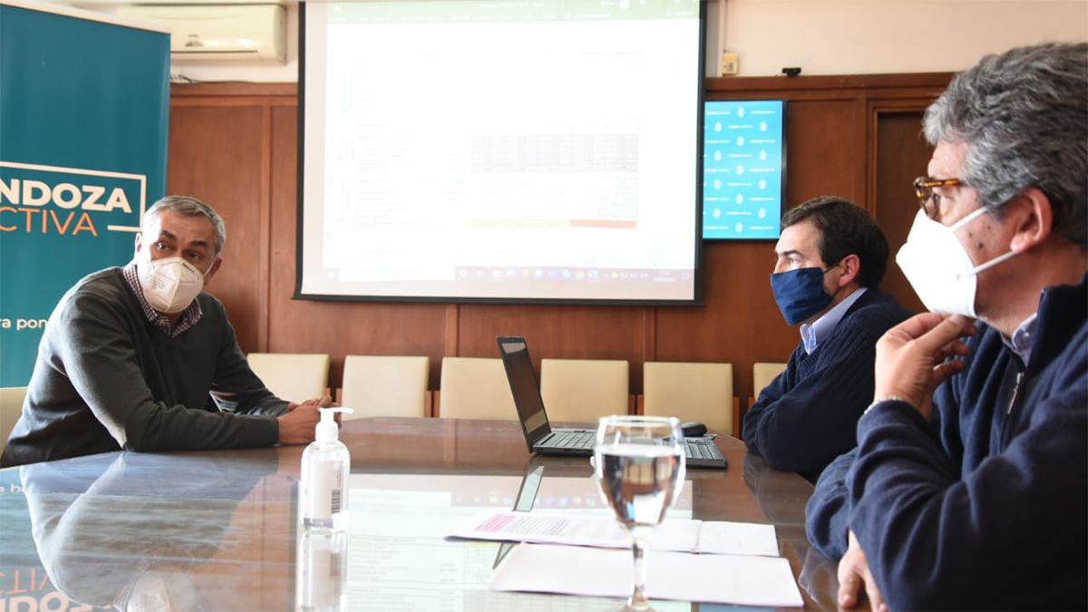 Enrique Vaqui&eacute;, Dami&aacute;n Carb&oacute; y Sergio Moralejo durante la reuni&oacute;n por las exportaciones de carne.