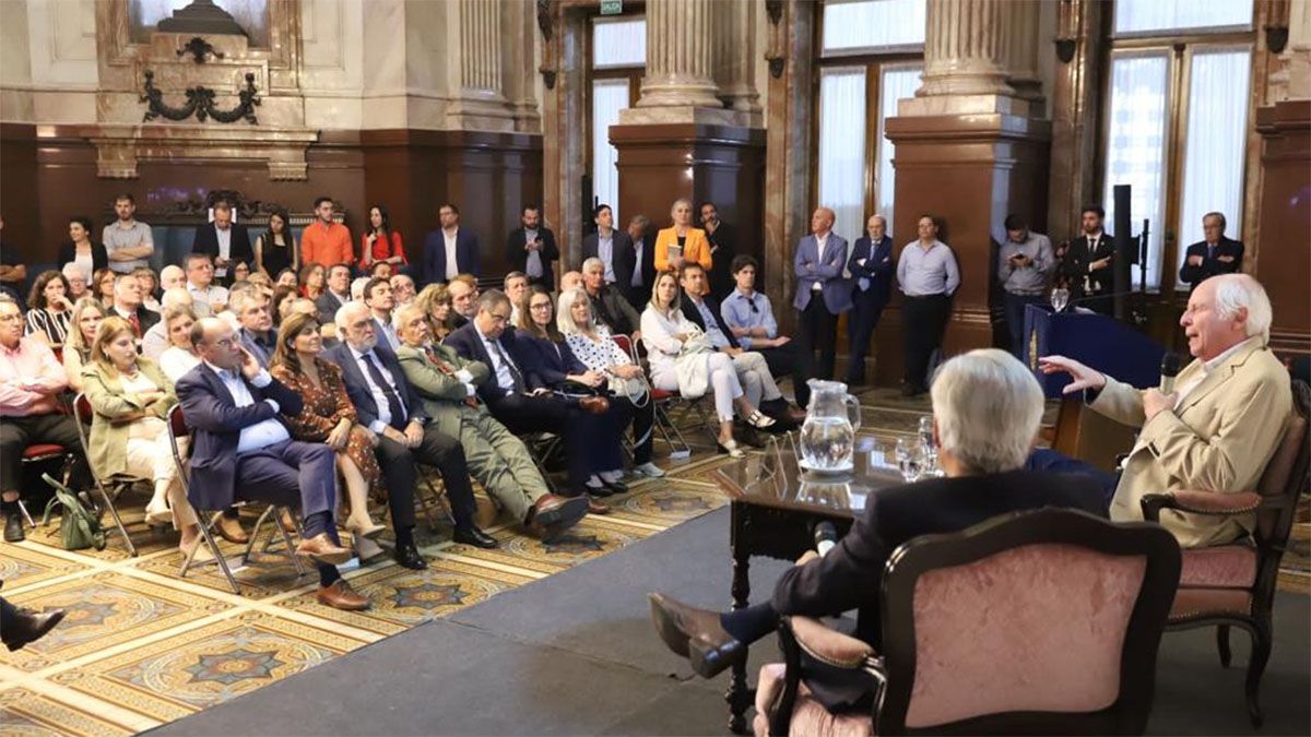 Presentación del proyecto de declaración de interés legislativo del libro Raúl Alfonsín, El planisferio invertido, impulsado por Mariana Juri y Pablo Blanco.