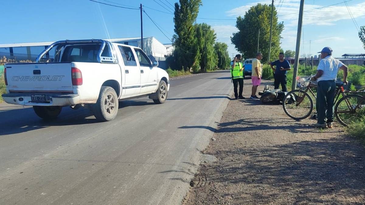 Domingo trágico en Maipú. Un motocicilista perdió la vida en un accidente. Su pareja está grave.