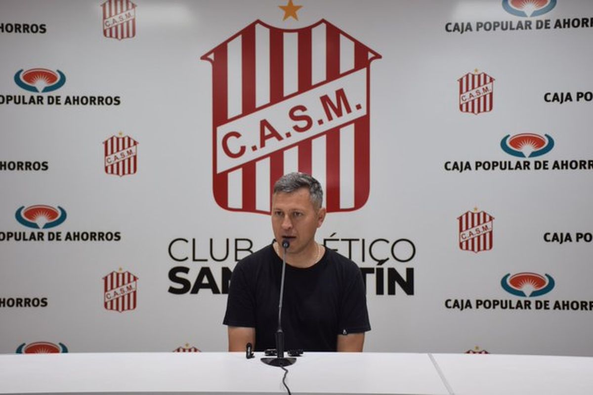 El Traductor Diego Flores metió a San Martín de Tucumán en la final de la Primera Nacional. El Traductor Diego Flores metió a San Martín de Tucumán en la final de la Primera Nacional.