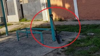 Viral: una pala estuvo dos días abandonada y nadie se la llevó
