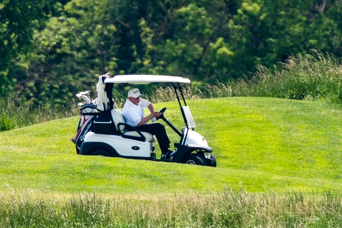 Donald Trump, presidente electo de Estados Unidos, en un carrito de golf. Donald Trump, presidente electo de Estados Unidos, en un carrito de golf.