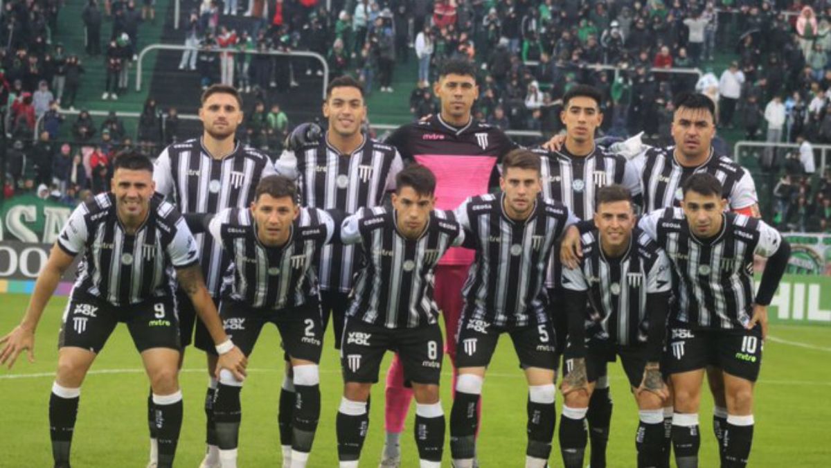Los once titulares que dispuso el Lechuga Darío Alaniz para enfrentar a Nueva Chicago. Los once titulares que dispuso el Lechuga Darío Alaniz para enfrentar a Nueva Chicago.