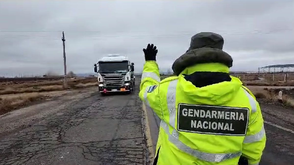 Pasaron 400 camiones antes del cierre de las 13 por mal tiempo en el Paso Cristo Redentor.