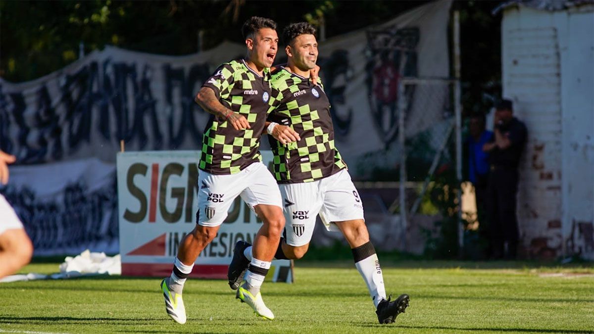Gimnasia y Esgrima empató ante Estudiantes de Caseros y clasificó a cuartos de final del Reducido. Gimnasia y Esgrima empató ante Estudiantes de Caseros y clasificó a cuartos de final del Reducido. 