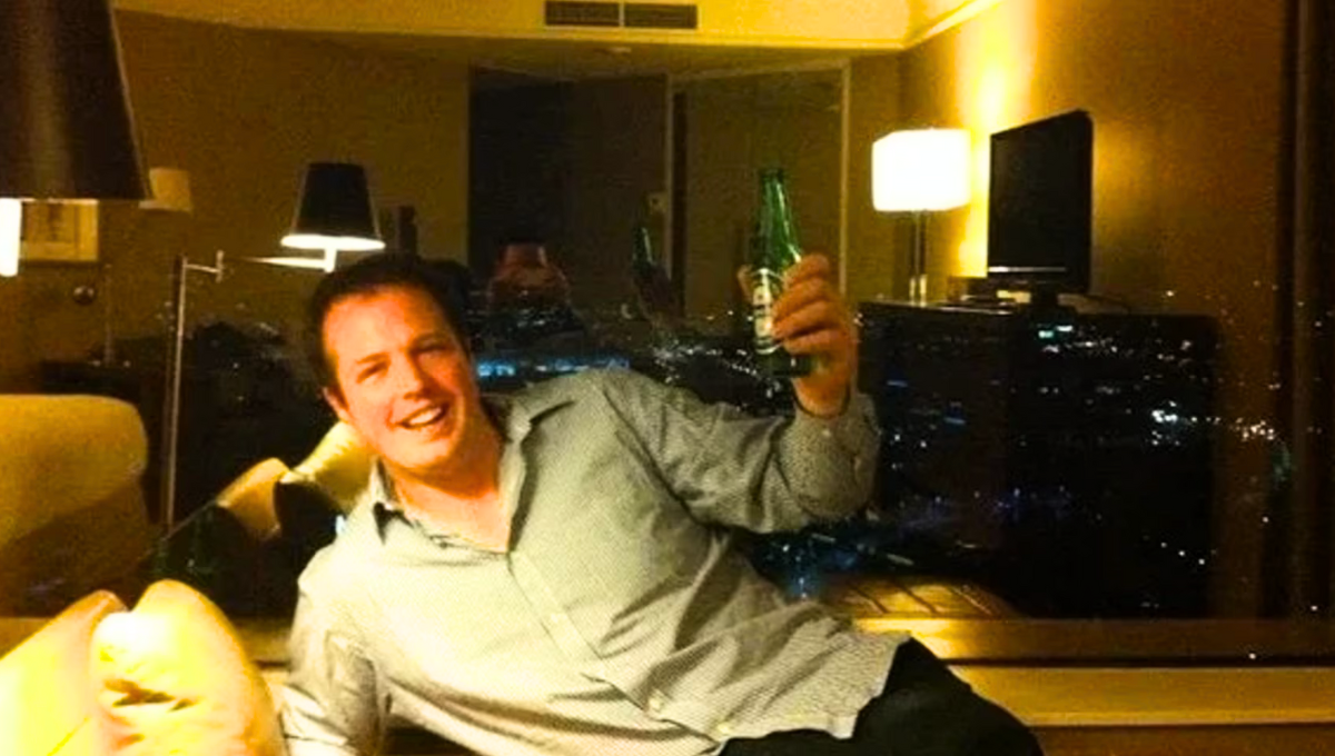 Dan Saunders, el mozo que se hizo multimillonario por un error del cajero automático Dan Saunders, el mozo que se hizo multimillonario por un error del cajero automático