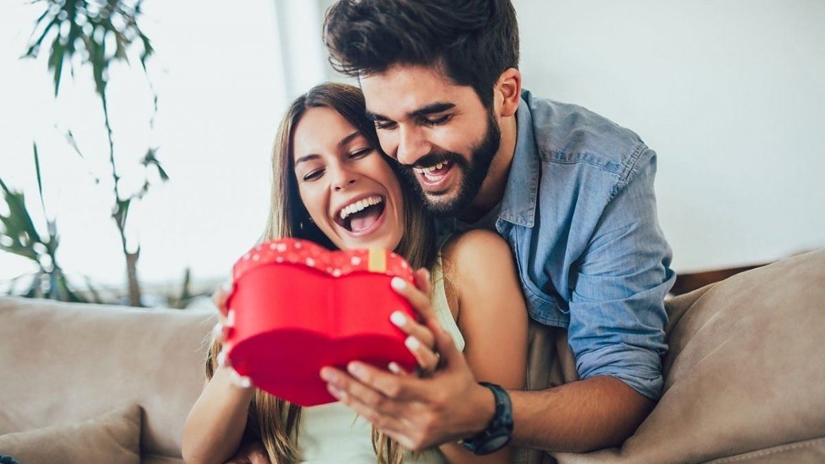 Qué regalarle a una mujer para San Valentin según su signo del zodiaco.