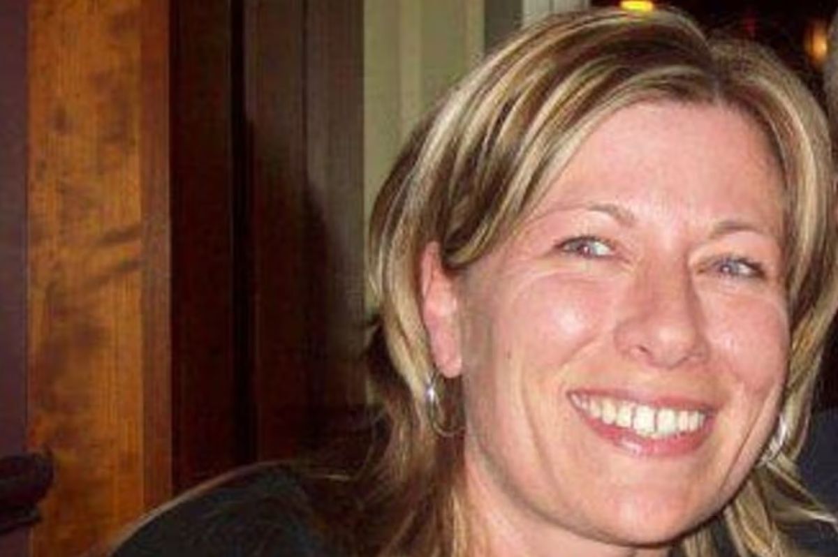 Wendy Duffy, de 56 años, organizó su traslado a Suiza con absoluta determinación tras concluir que ninguna terapia lograba mitigar su angustia por la muerte de su descendiente. Antes de partir hacia la clínica Pegasos, la mujer dejó instrucciones precisas sobre su destino final y expresó que realizaría el procedimiento con una sonrisa, convencida de que era el único camino para encontrar paz.