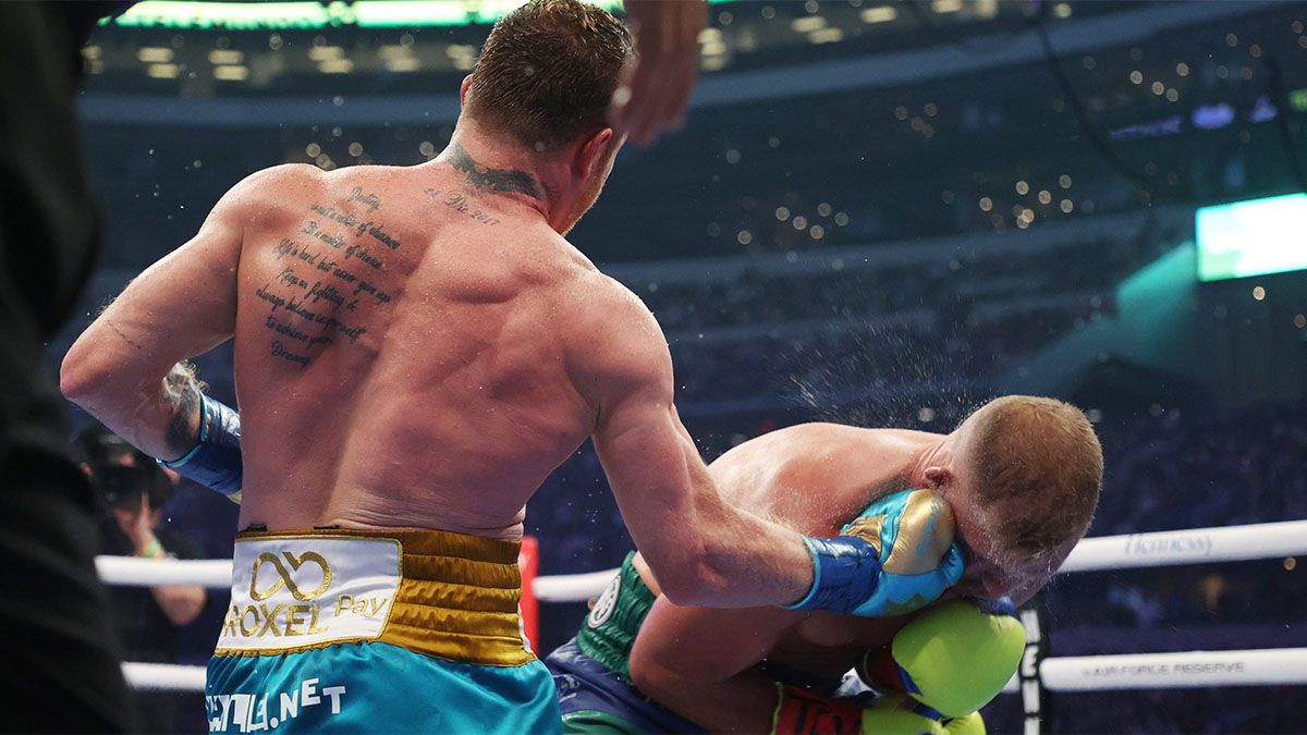 Canelo Álvarez le rompió el pómulo a Billy Joe Saunders