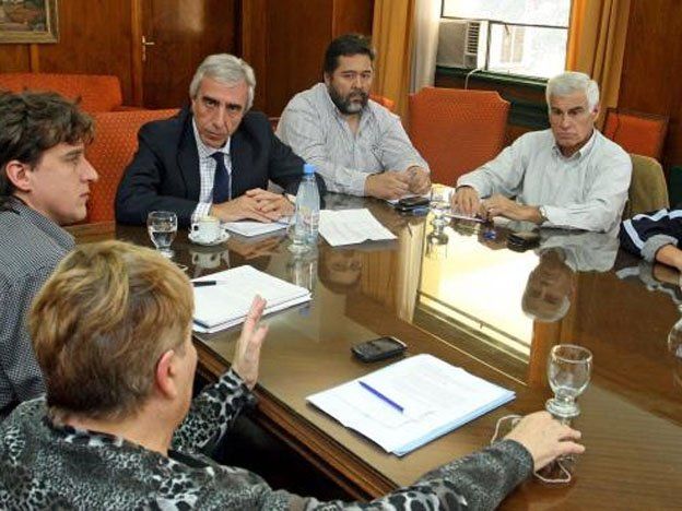 Lafalla abrió una mesa de diálogo para frenar la conflictividad gremial