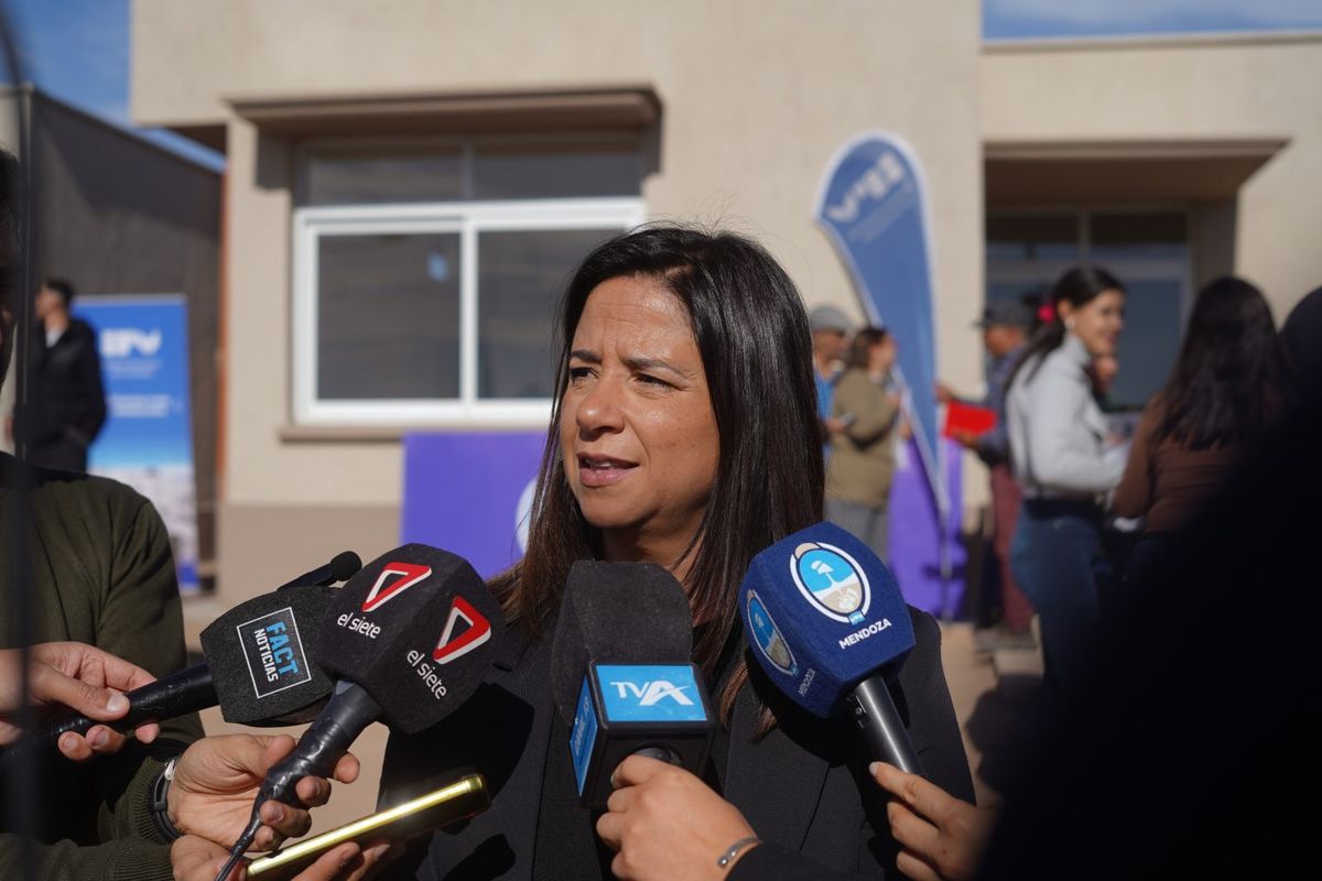 La subsecretaria de Infraestructura, Marité Badui, en la entrega de 20 viviendas en San Carlos. La subsecretaria de Infraestructura, Marité Badui, en la entrega de 20 viviendas en San Carlos.