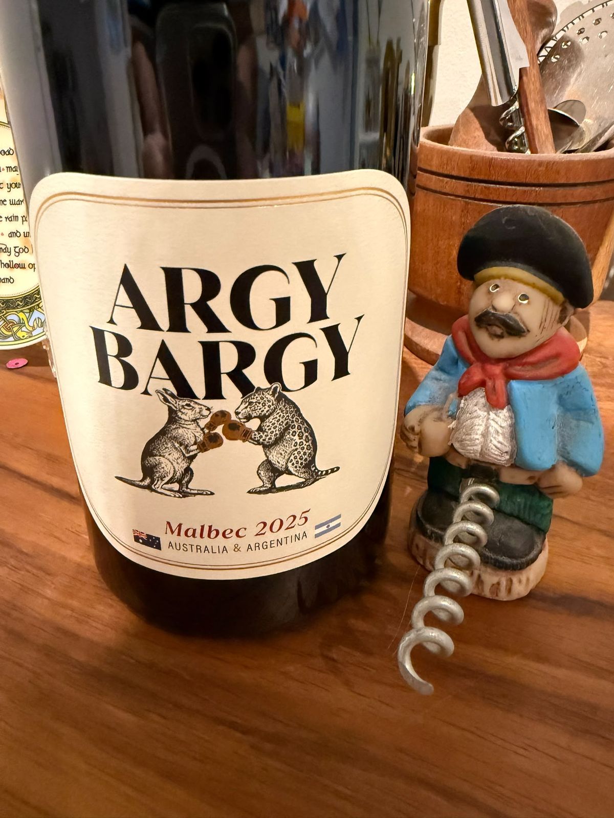 El vino Argy Bargy ya se comercializa en Australia. El vino Argy Bargy ya se comercializa en Australia.