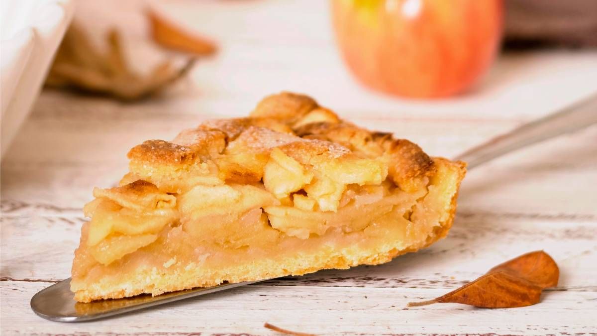 Recetas: Tarta de manzanas al horno con masa crujiente. Foto: Freepik.