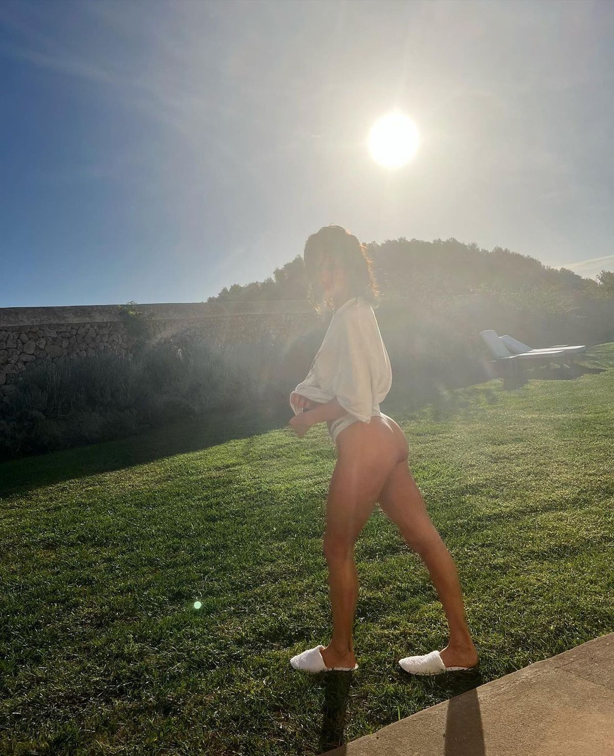 Sin brassier y en colaless, María Pedraza se muestra más audaz que nunca. Sin brassier y en colaless, María Pedraza se muestra más audaz que nunca.