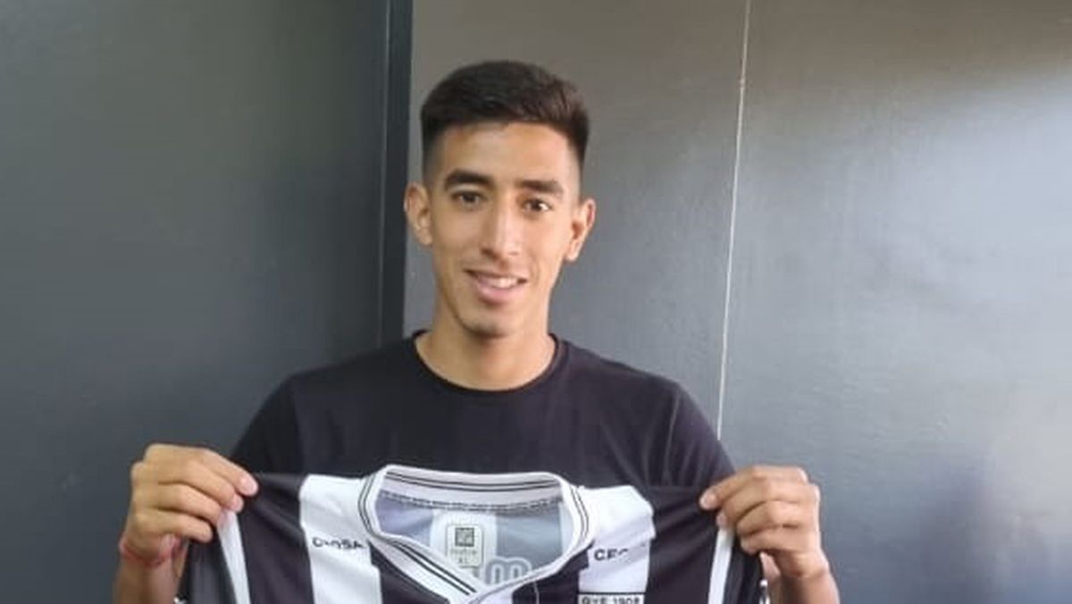 El defensor Matías Recalde, una de la incorporaciones viene de jugar en Sansinena