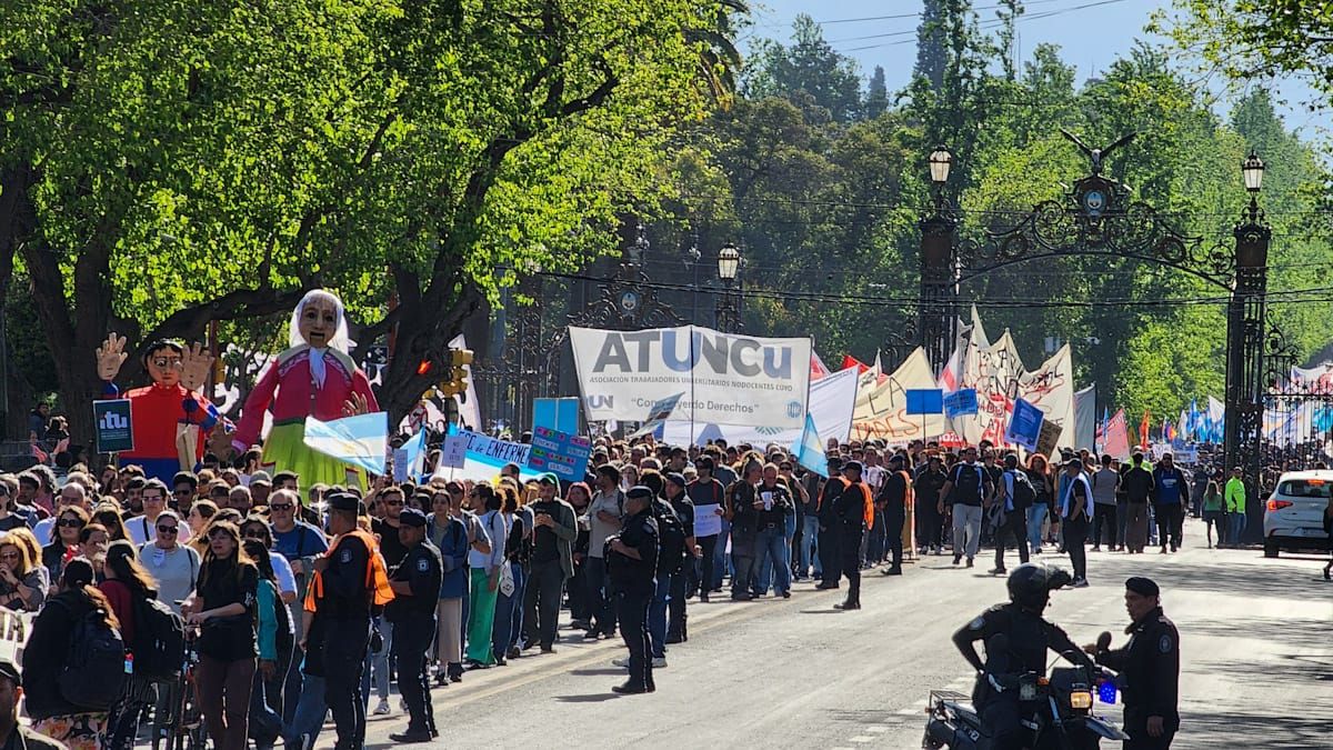 La marcha universitaria del miércoles pasado fue contundente en contra del veto a la ley de financiamiento universitario. La marcha universitaria del miércoles pasado fue contundente en contra del veto a la ley de financiamiento universitario.