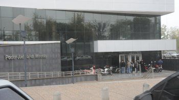 En un nuevo juicio, condenaron a la mitad de la pena a una pareja que corrompió a sus siete hijos