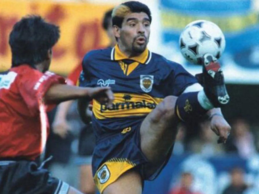 Diego Maradona volvió a Boca en 1995 y La Bombonera estalló.