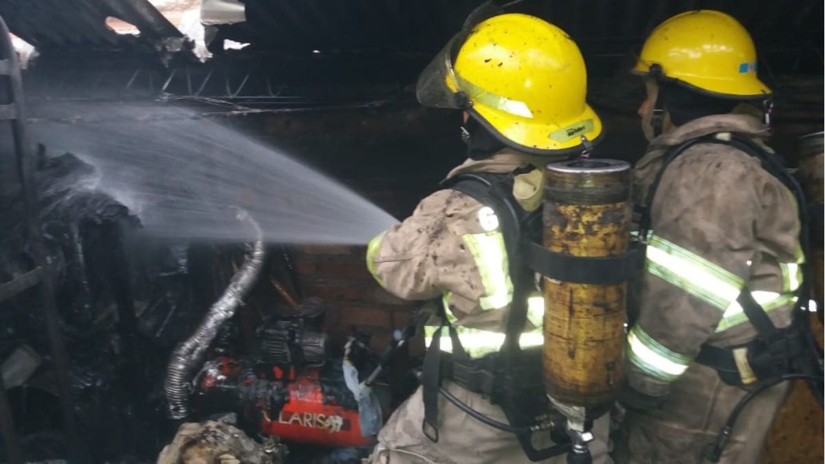 Imagen Ilustrativa. Los bomberos del Cuartel Central no pudieron rescatar con vida a los dos hermanitos de Guaymallén y fueron encontrados ambos niños carbonizados en el interior de la vivienda incendiada.