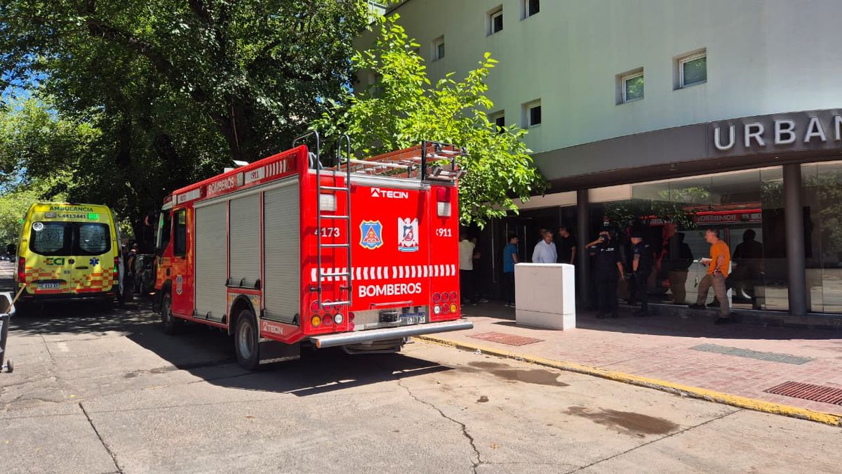 La Policía y Bomberos trabajaron en el lugar del incidente.