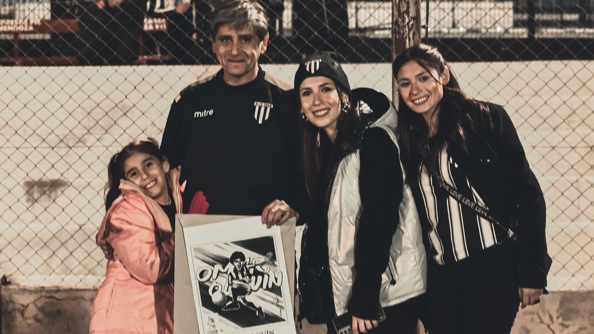 Omar Olguin con su nieta Almendra y sus hijas Sol y Andrea.