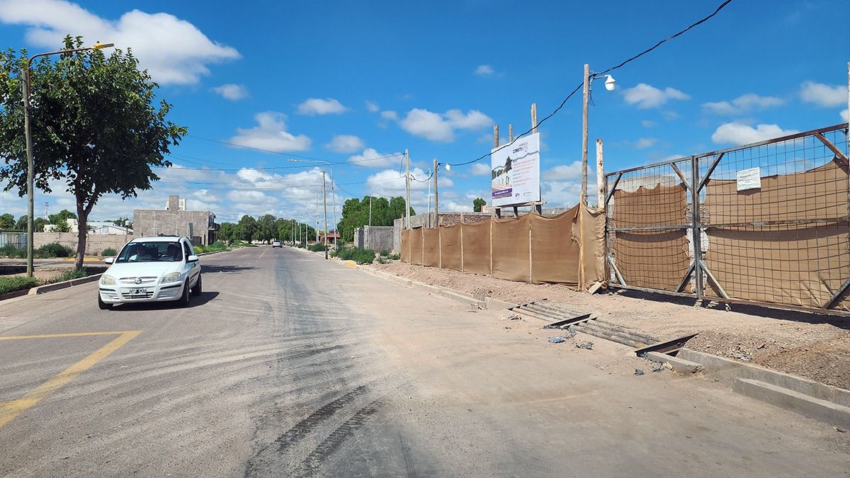 Gobierno, Municipalidad y la empresa articularon trabajos para proteger las construcciones, tanto del Metrotranvía como de los barrios que construye el IPV. Gobierno, Municipalidad y la empresa articularon trabajos para proteger las construcciones, tanto del Metrotranvía como de los barrios que construye el IPV.