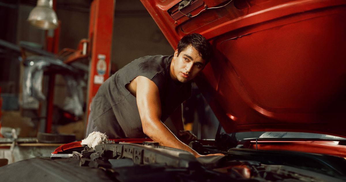 Mert Ramazan Demir. Es el principal protagonista de la película turca, Un hombre abandonado. Mert Ramazan Demir. Es el principal protagonista de la película turca, Un hombre abandonado.