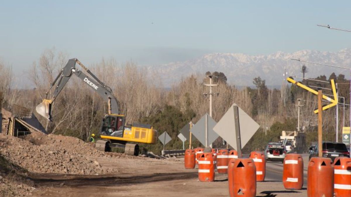 La reforma de la ruta 82, en su segunda etapa, es una obra prioritaria del gobierno de Mendoza, y busca revalorizar a la ex Panamericana para reactivar el turismo y la conectividad de esta bella zona de Luján de Cuyo.