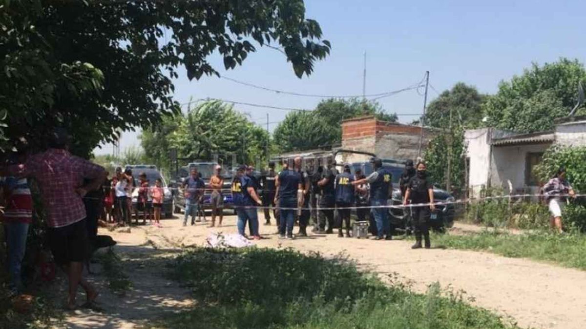 El hombre fue atacado por un grupo de personas en medio de una pelea vecinal, en Reconquista, y fue apuñalado por dos hermanos que fueron detenidos por la policía