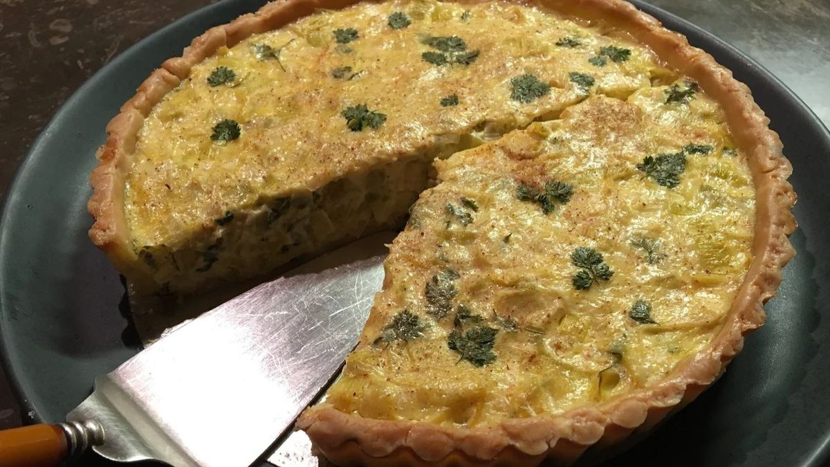 La flamiche es una tarta de puerros cremosa y perfecta para incluir en la dieta para bajar de peso. Foto: gentileza thecoeliacsrevenge.