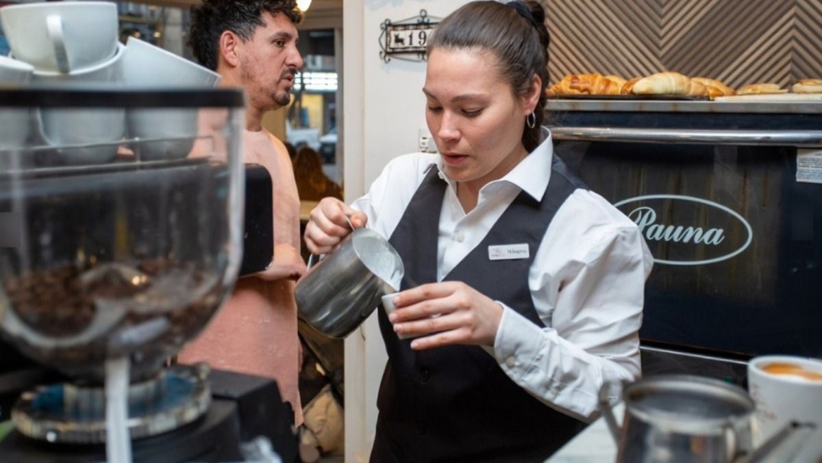 Uno de los cafés más antiguos de la provincia reinauguró luego de 83 años de actividad. Imagen gentileza Ciudad de Mendoza. 