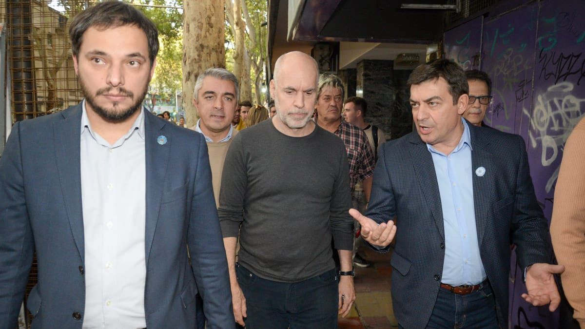 Álvaro Martínez, Sebastián Bragagnolo, Horacio Rodríguez Larreta y Omar De Marchi, camino a la nueva sede del PRO en Ciudad.