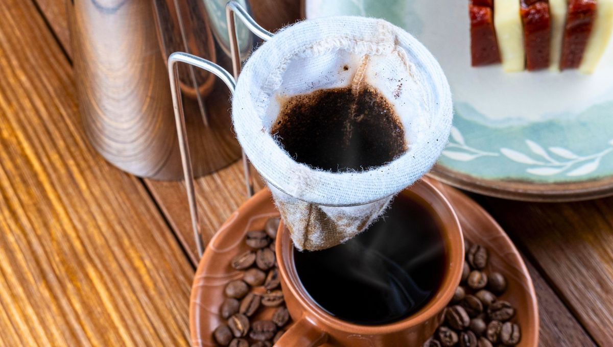 Contrariamente, si el café no se filtra lo suficiente, el alimento puede quedar ácido Contrariamente, si el café no se filtra lo suficiente, el alimento puede quedar ácido 