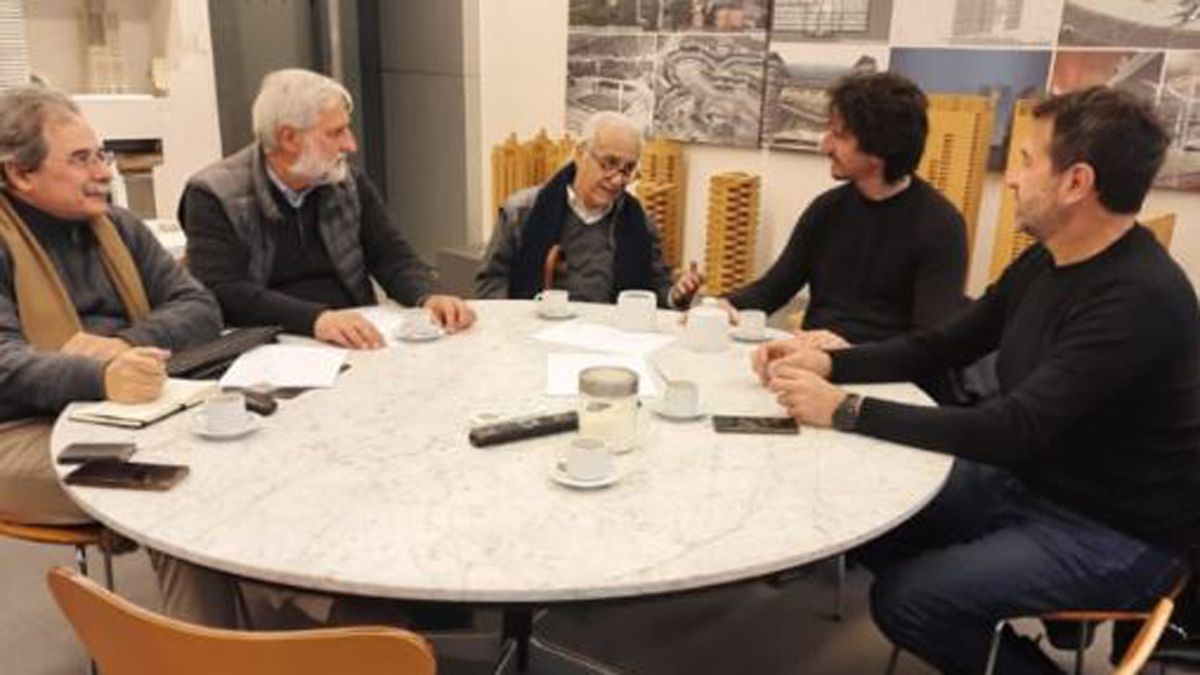 El ministro Mario Isgro reunido con el prestigioso arquitecto Solsona hace poco más de 10 días.