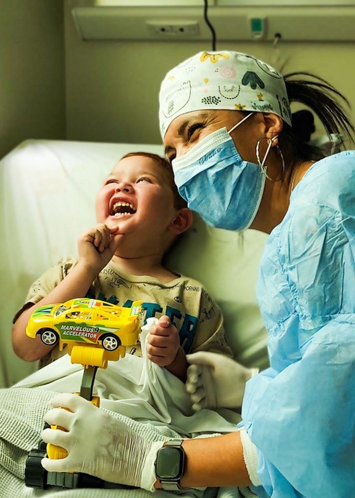 El proyecto 24x24 invita a nuestros equipos a conectar con una organización local -social o ambiental-, a identificar una necesidad concreta y pasar a la acción. El proyecto 24x24 invita a nuestros equipos a conectar con una organización local -social o ambiental-, a identificar una necesidad concreta y pasar a la acción.