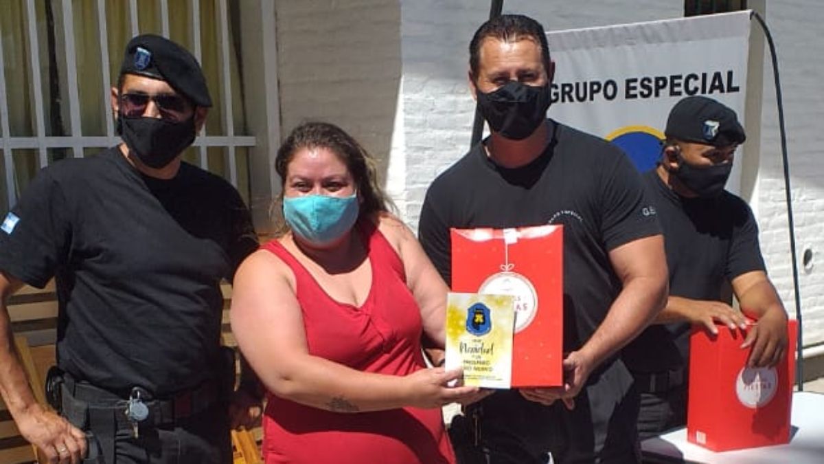 Este fin de 2020, pese a la pandemia los padrinos penitenciaron no fallaron, y igual fueron a La Paz a llevarles canastas navideñas, ropa, calzado, mercadería, y hasta unos televisores y cuchetas para sus ahijados.