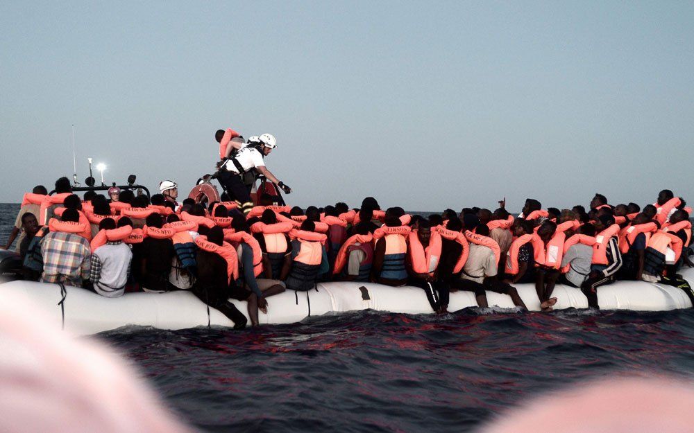 España propuso recibir el barco con 629 migrantes