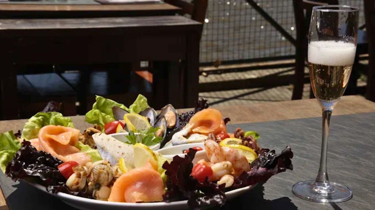 El bodegón está ubicado al borde de un río en Tigre. El bodegón está ubicado al borde de un río en Tigre.