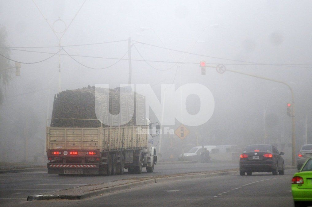 Alertan a conductores por la presencia de bancos de niebla en todas las rutas