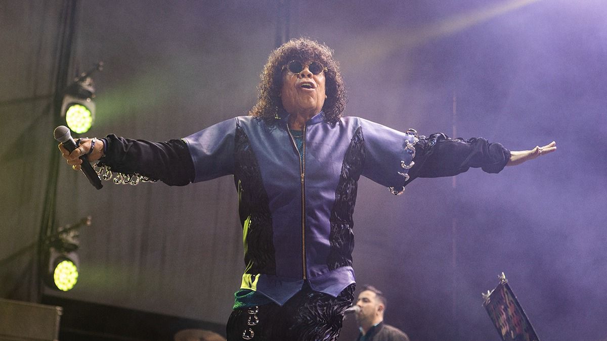 Extraordinario fue el show de La Mona Jiménez en Mendoza. Fotos: Cristián Lozano.