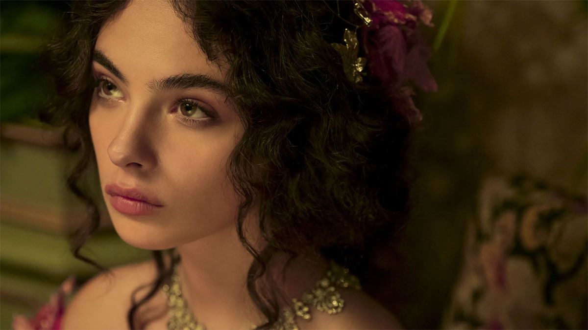 La actriz Deva Cassel forma parte del elenco de lujo de la serie de Netflix. La actriz Deva Cassel forma parte del elenco de lujo de la serie de Netflix.