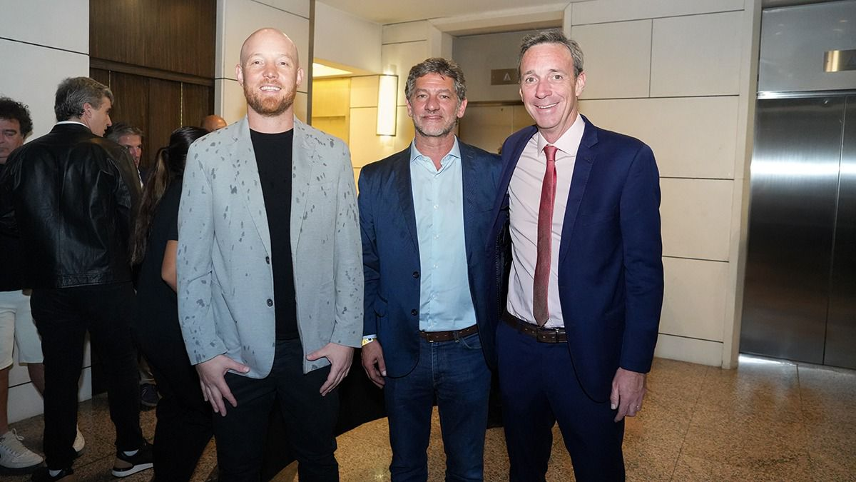 El intendente de Luján, Esteban Allasino, posó junto a Matías Meric (jefe de gabinete de Luján) y Fernando “Flaco” Gabrielli. Foto: Martín Pravata. El intendente de Luján, Esteban Allasino, posó junto a Matías Meric (jefe de gabinete de Luján) y Fernando “Flaco” Gabrielli. Foto: Martín Pravata.