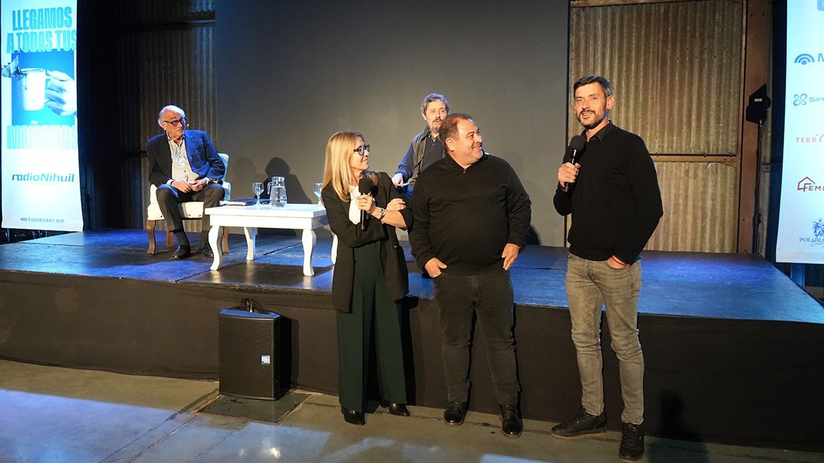Sara Gonz&aacute;lez, "Titito" Fern&aacute;ndez y Mat&iacute;as Pascualetti agradecieron al p&uacute;blico que todas las ma&ntilde;anas los escuchan por Radio Nihuil.
