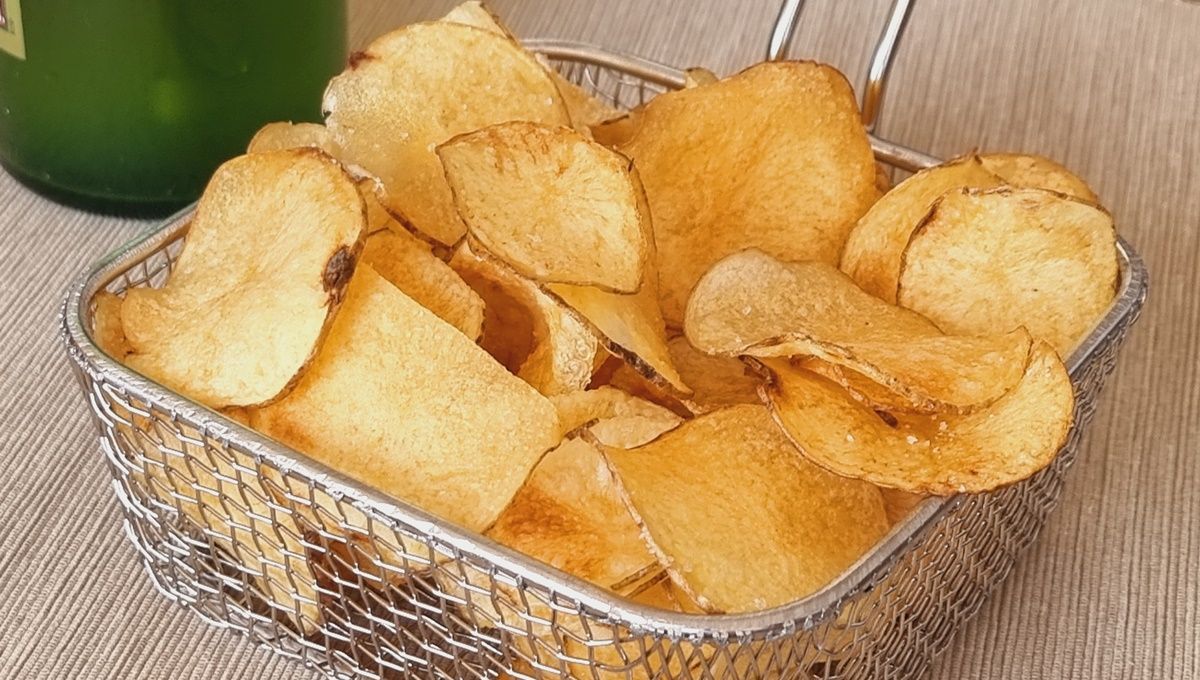 No uses más aceite: el truco para que las papas queden como fritas pero sin freírlas